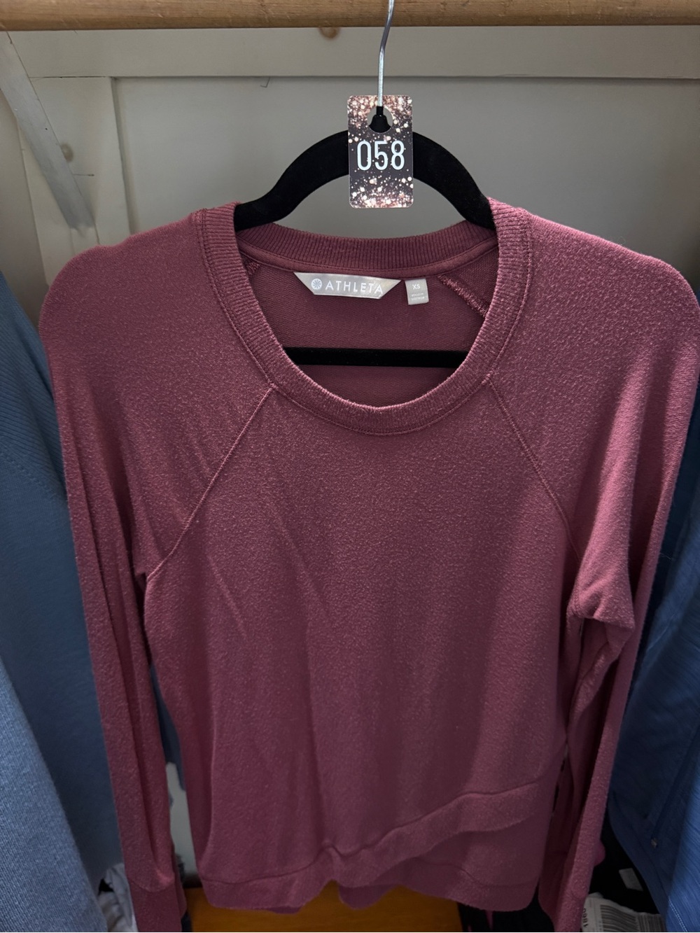 058 Athleta Women's Crew Sweatshirt in Dusty Rose Mauve